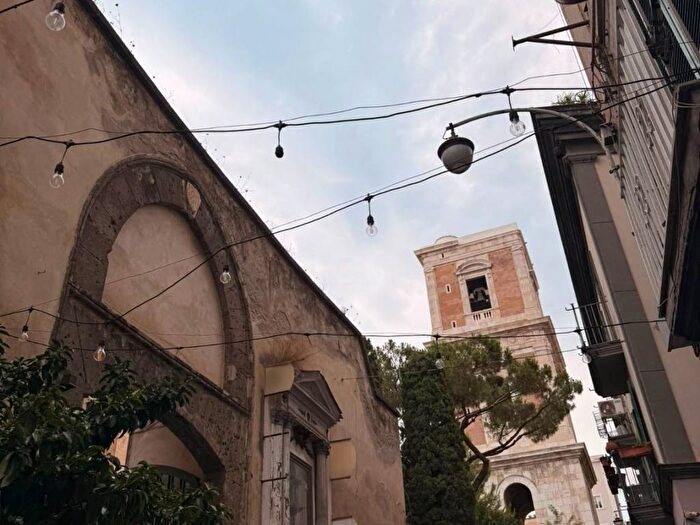 Appartamento monolocale in affitto in Via Santa Chiara, Centro Storico, Napoli