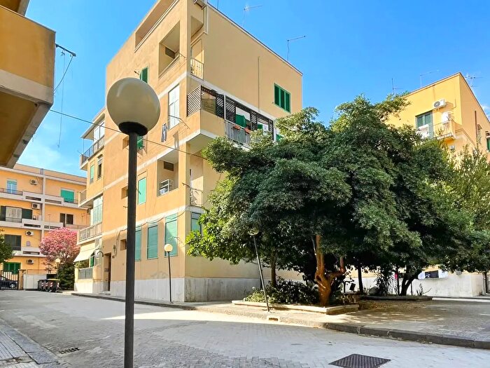 Appartamento trilocale in vendita in Via Giolitti Is d, Messina