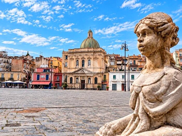 Appartamento quadrilocale in vendita in Piazza Mercato, Mercato, Napoli