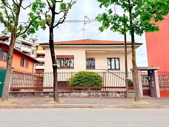 Casa quadrilocale in vendita in Via Legnano, Parabiago