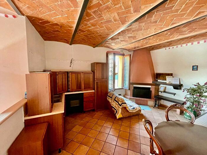 Casa con 7 locali in vendita in Via Vittorio Veneto Monsummano Terme, Monsummano Terme
