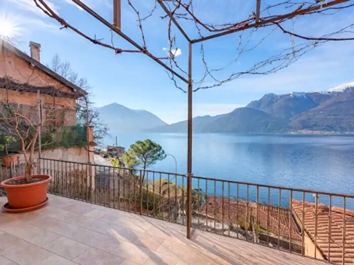 Casa quadrilocale in vendita in Bellano