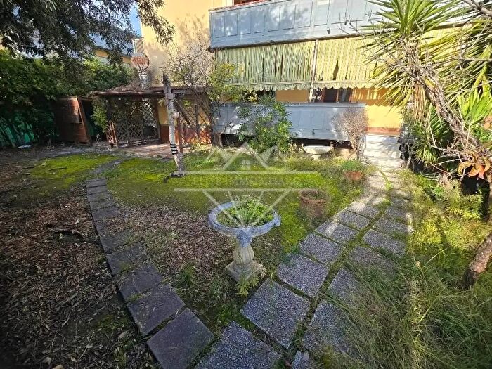 Appartamento trilocale in vendita in Carrara