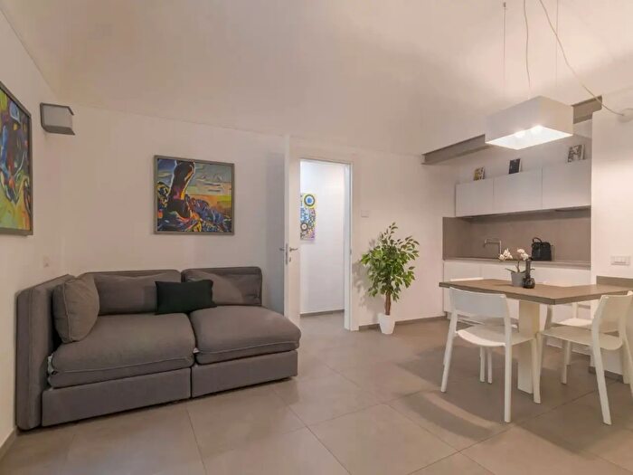 Appartamento bilocale in vendita in Via Gallesio, Finale Ligure