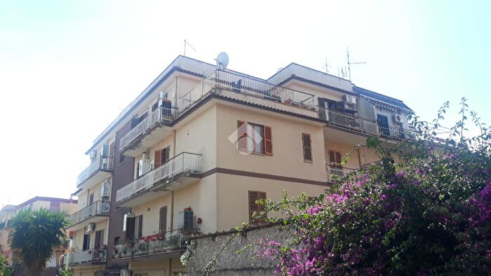Appartamento quadrilocale in affitto in Via Giuseppe Macchi, Roma