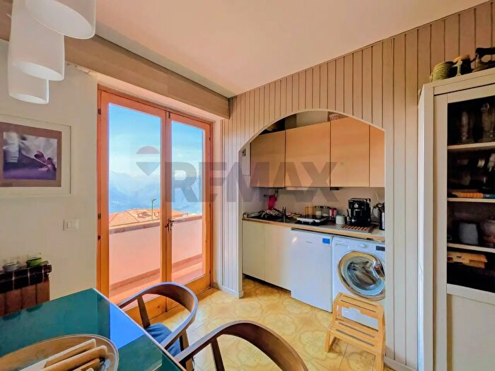 Appartamento trilocale in vendita in Pian Camuno