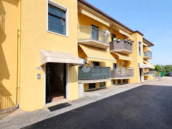 Appartamento trilocale in vendita in Via Tiziano, Nogarole Rocca