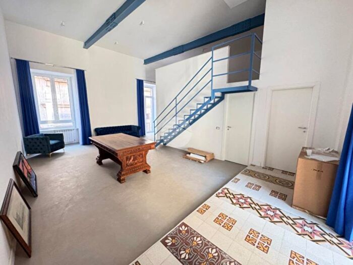 Appartamento bilocale in affitto in Via dei Tribunali, Tribunali, Napoli