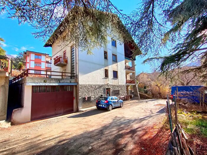 Appartamento trilocale in vendita in Via Martiri della Libertà, Saint Vincent