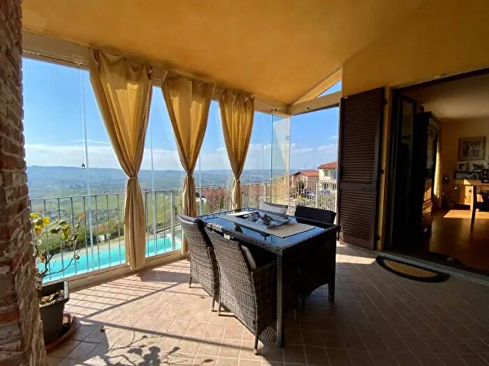 Casa con 6 locali in vendita in Via Provinciale Alba, Diano DAlba