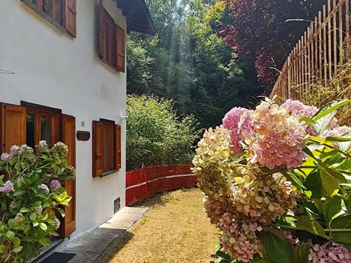 Appartamento con 5 locali in vendita in Via Mulino, Schignano