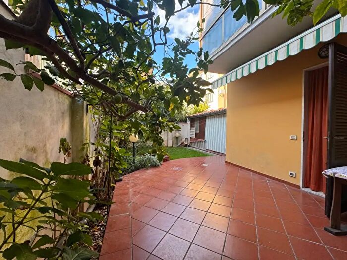 Appartamento con 5 locali in vendita in a Monte Corchia, Viareggio