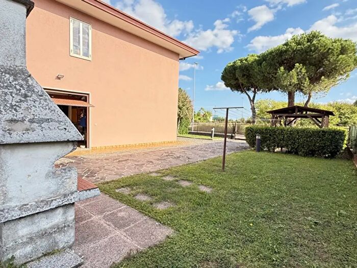 Casa con 7 locali in vendita in Via Montà, Padova