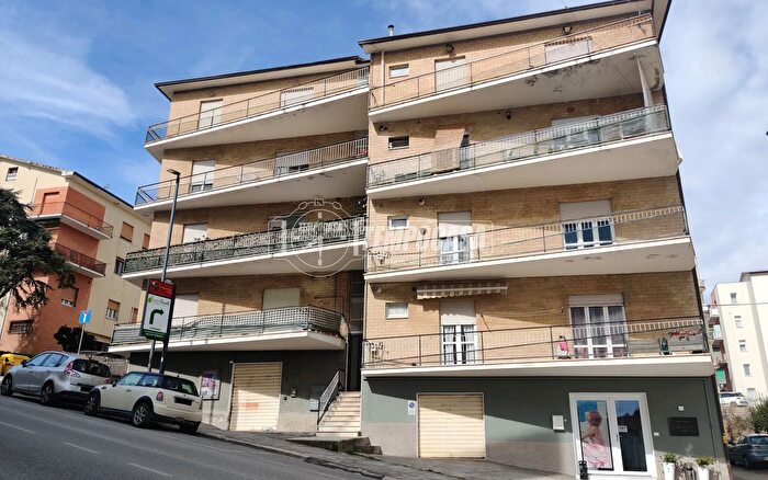 Appartamento con 5 locali in vendita in Via Giacomo Brodolini, Recanati