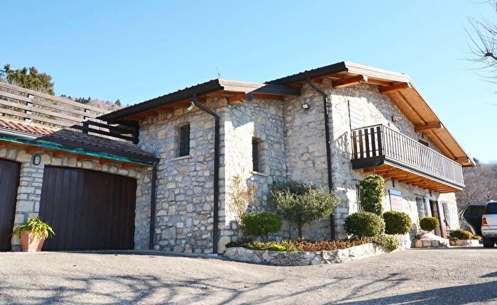 Casa quadrilocale in vendita in Via delle Betulle Grone, Grone