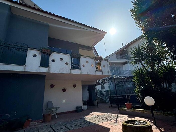 Casa trilocale in affitto in Via Carrafiello, Varcaturo, Giugliano in Campania