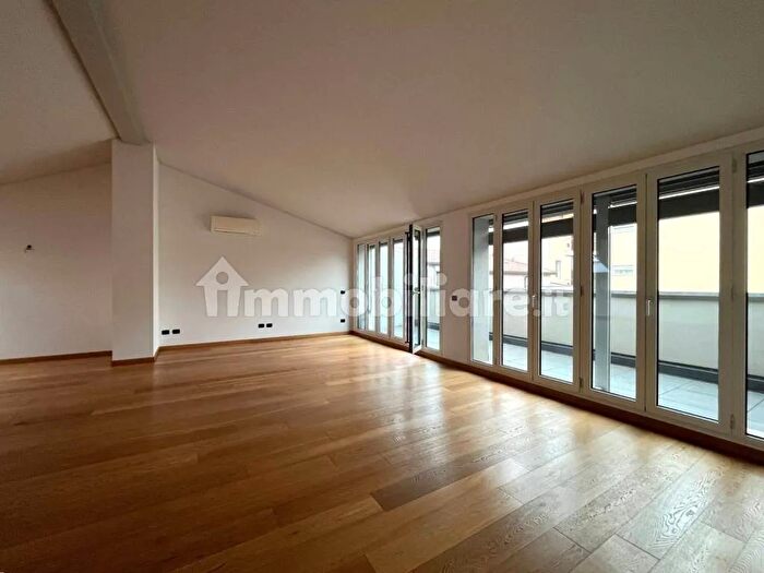 Appartamento quadrilocale in affitto in Via Giulio Uberti Milano Milano, Milano