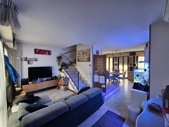 Casa con 5 locali in vendita in Viareggio