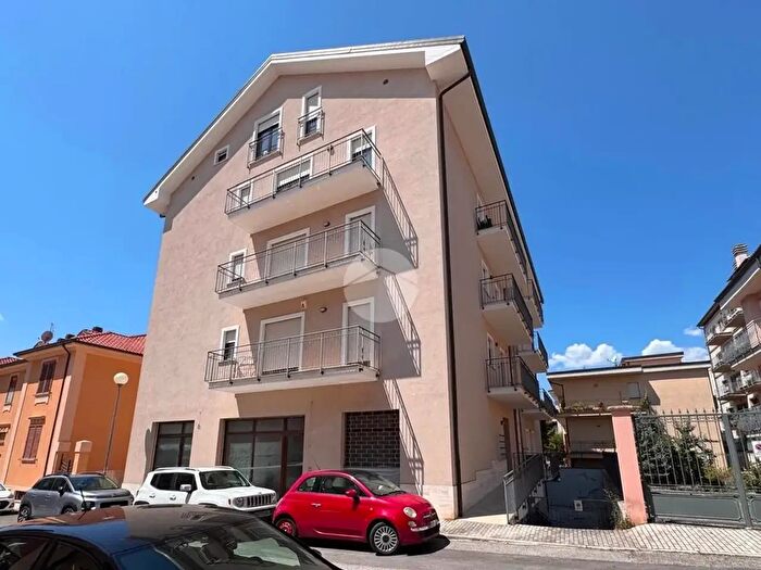 Appartamento quadrilocale in vendita in Via Gabriele d'Annunzio, L'Aquila