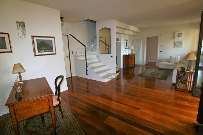 Appartamento con 6 locali in vendita in Carrara