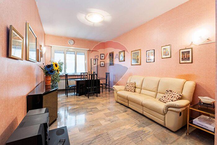 Appartamento quadrilocale in vendita in Via dei Papareschi, Roma