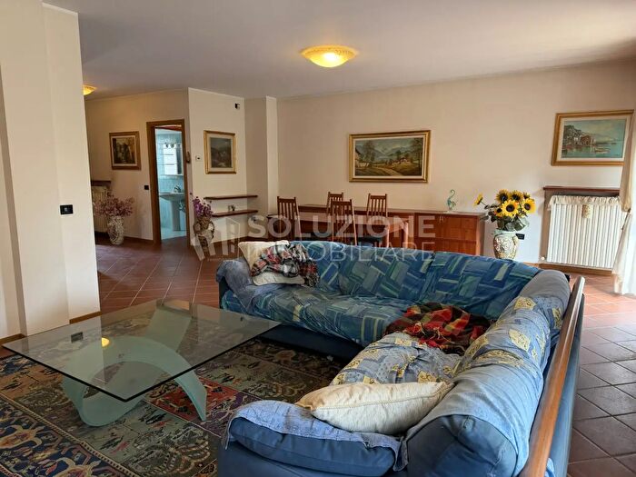 Casa con 6 locali in vendita in Via Guglielmo d'Alzano, Alzano Lombardo