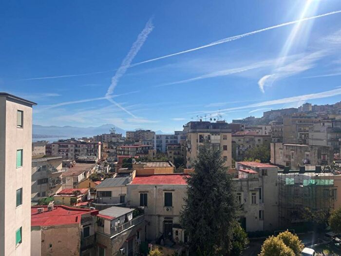 Appartamento bilocale in affitto in Piazza Enrico De Leva, Arenella, Napoli