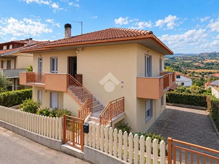 Casa trilocale in vendita in Via Pignatara, Cappelle Sul Tavo