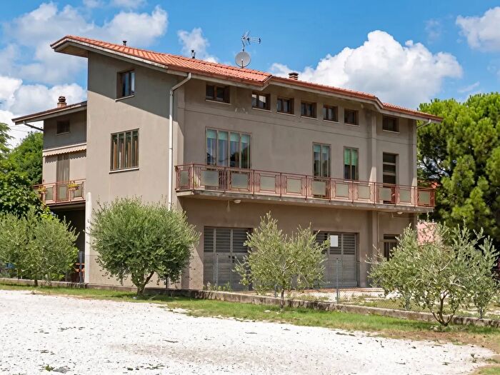 Appartamento con 6 locali in vendita in Via Montefeltro, Novafeltria