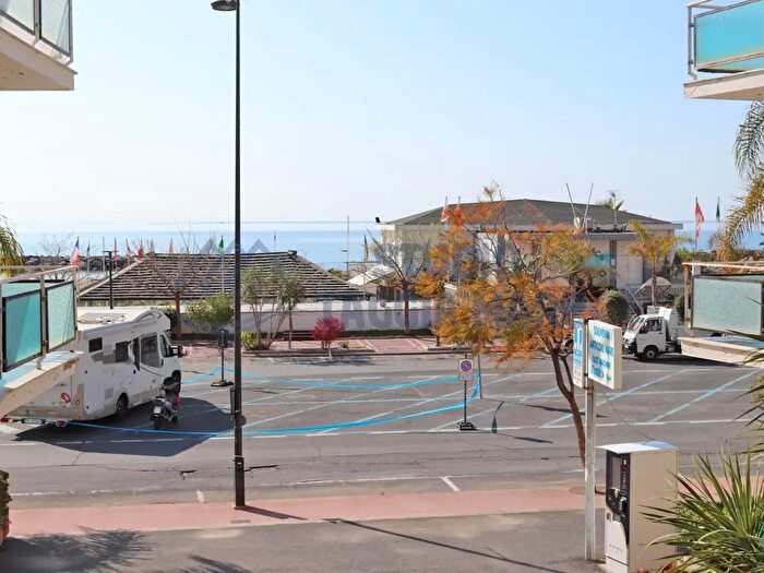 Appartamento trilocale in vendita in Via Marina, Taggia