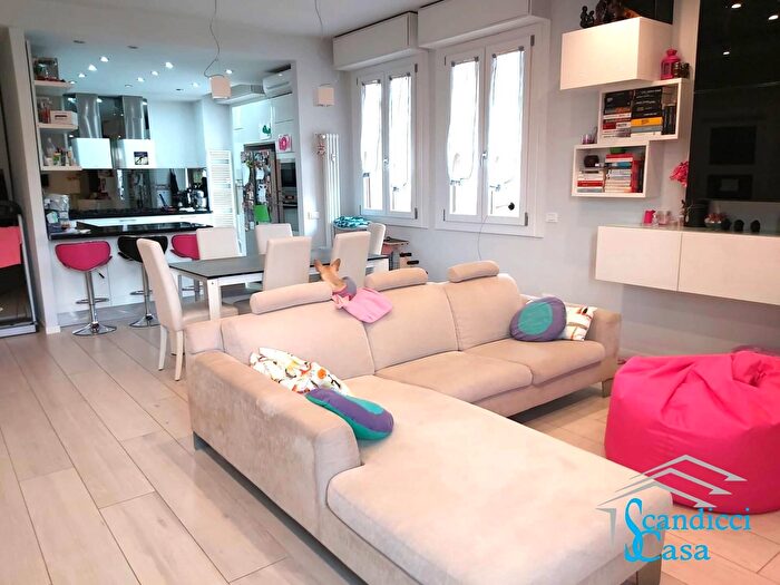 Appartamento con 6 locali in vendita in Via Vincenzo Monti, Scandicci