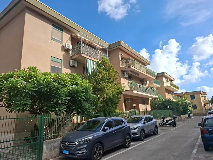Appartamento trilocale in vendita in Via Barone della Scala, Palermo