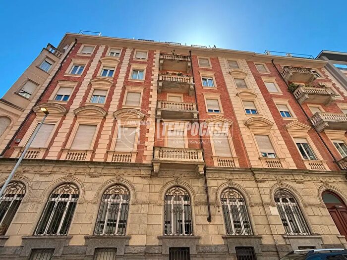 Appartamento quadrilocale in vendita in Via Giuseppe Giacosa, Torino