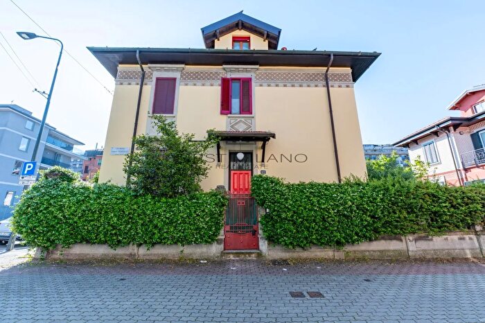 Casa con 8 locali in vendita in Via Privata Giuseppe Martucci, Milano