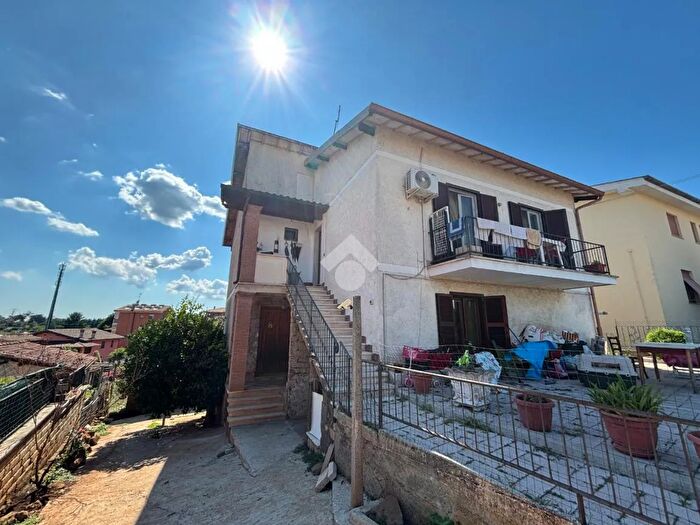 Appartamento trilocale in vendita in Via delle Mimose, Cave