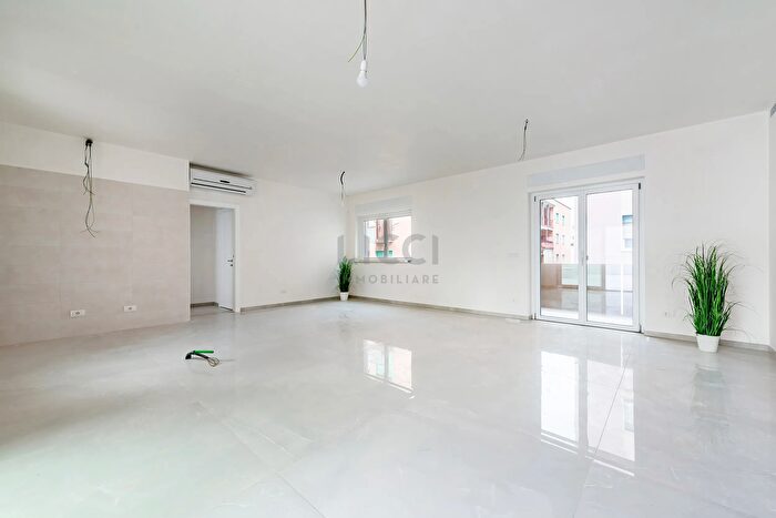 Appartamento quadrilocale in vendita in Via Flaminio Valente, Monopoli