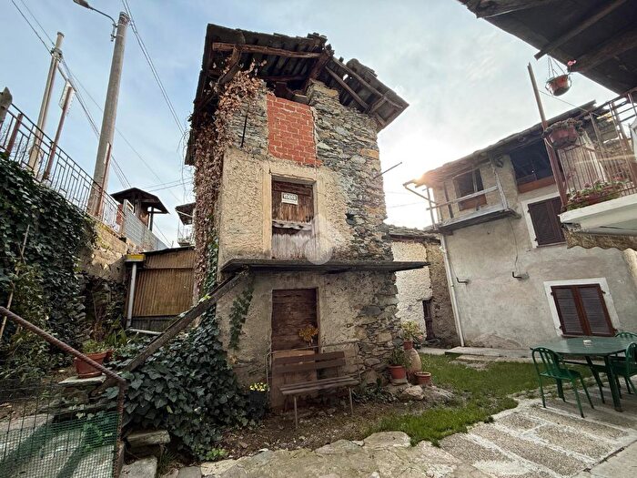 Casa trilocale in vendita in Frazione Biò, Traves