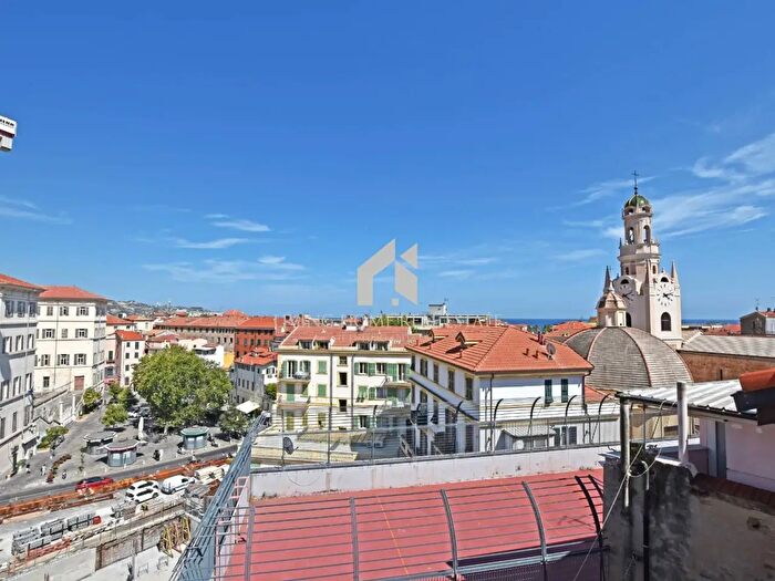 Appartamento quadrilocale in vendita in Via De Benedetti, Sanremo
