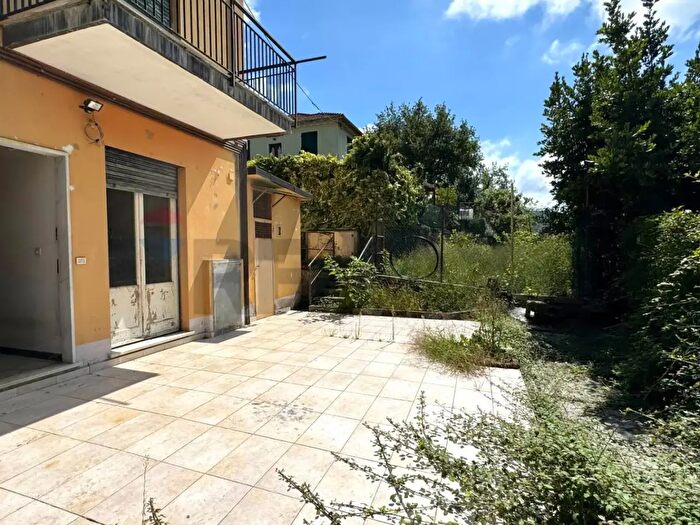 Appartamento trilocale in vendita in Lumarzo