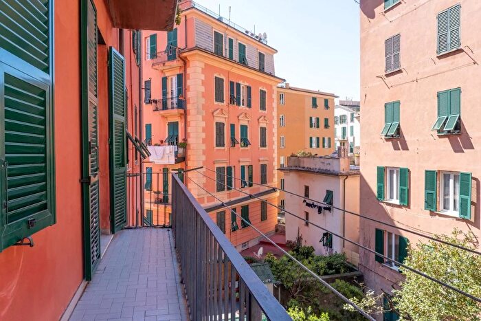 Appartamento con 5 locali in vendita in Via Nino Bixio, Genova