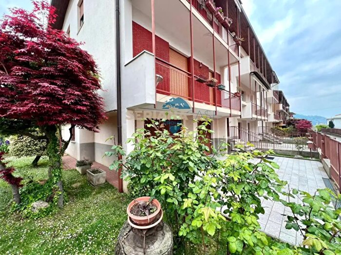 Appartamento trilocale in vendita in Via Toscana, Alzano Lombardo