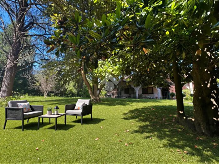 Casa con 6 locali in vendita in Via Europa, Monticello Brianza