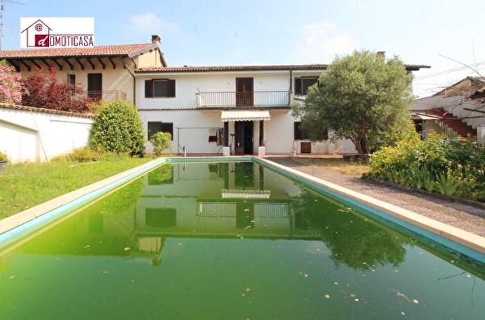 Casa con 5 locali in vendita in Vicolo Monte Bianco, Pertengo