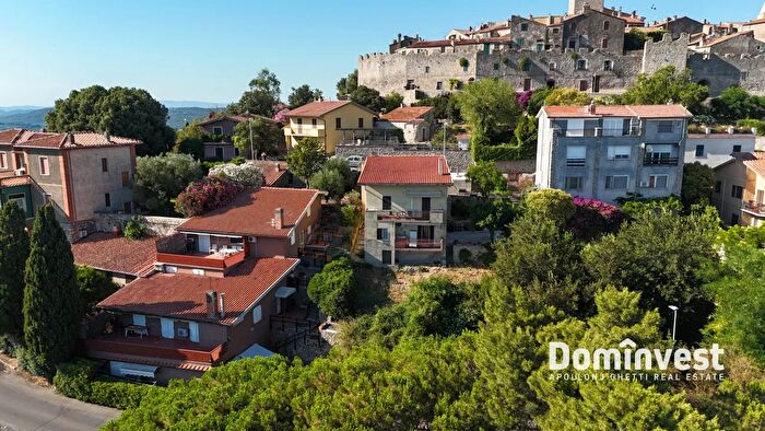 Casa con 6 locali in vendita in Via Circonvallazione, Capalbio