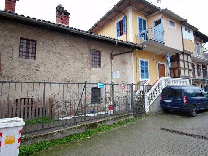 Casa bilocale in vendita in Via Giuseppe Garibaldi, Trana