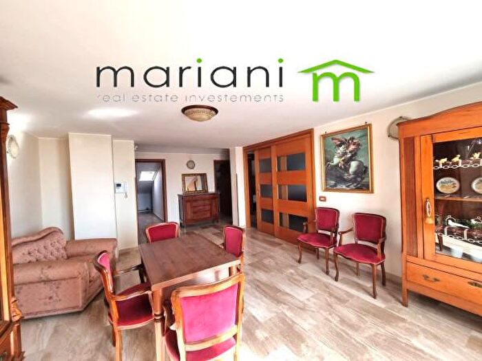 Appartamento trilocale in vendita in Via Italia, Albano Laziale