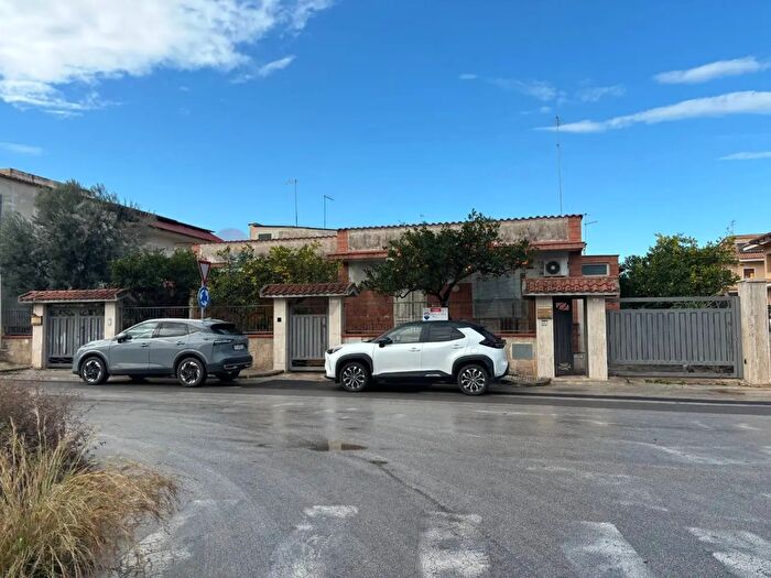 Casa con 6 locali in vendita in Via Resuttano, Siracusa