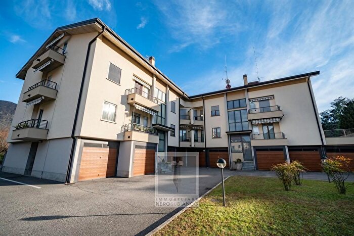 Appartamento trilocale in vendita in Via Statale, Garlate