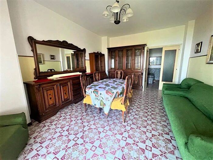 Appartamento con 5 locali in affitto in Staletti