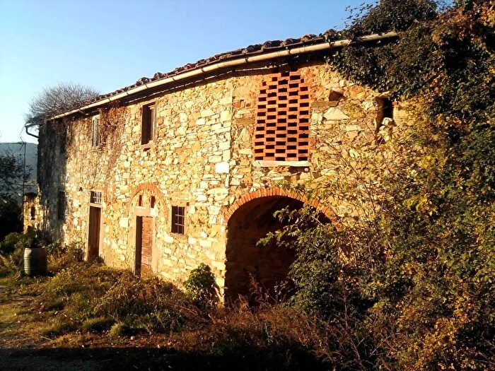 Casa con 13 locali in vendita in Serravalle Pistoiese